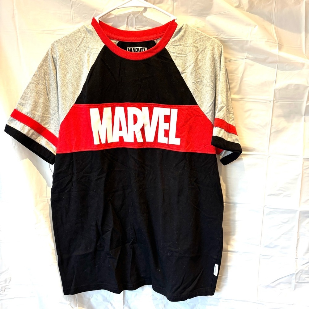 Marvel logo raglan t-shirt black red SZ M. Worn Once - Picture 6 of 6